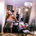 Stella Maxwell shows off sexy nude curves