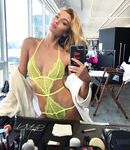 Stella Maxwell shows off sexy nude curves