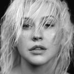 Christina Aguilera receives huge facial