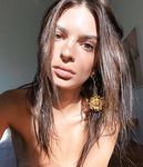 Emily Ratajkowski shows shaved pussy