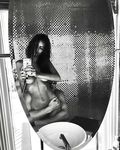 Emily Ratajkowski shows shaved pussy
