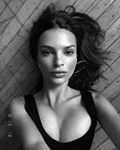 Emily Ratajkowski shows shaved pussy