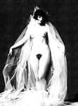 Young Louise Brooks shows pussy and naked ass