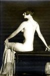 Young Louise Brooks shows pussy and naked ass
