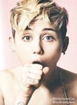 Miley Cyrus shows sexy nude tits
