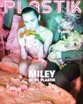 Miley Cyrus shows sexy nude tits
