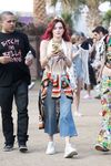 Bella Thorne strips topless