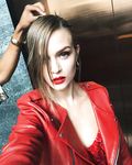 Josephine Skriver shows naked body