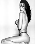 Bella Hadid goes naked