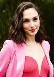 Gal Gadot nude and sexy photo gallery