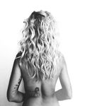 Rihanna topless shoot and other sexy pics