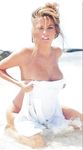 Sofia Vergara poses completely nude