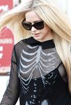 Avril Lavigne oops and upskirt pics