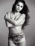 Selena Gomez topless collection