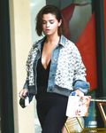 Selena Gomez flashes nipples and nude body