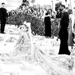 Ariana Grande topless photos on instagram