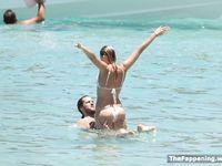 Margot Robbie naked boobs and pussy photos