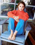 Natalie Portman shows boobs and sexy feet and ass