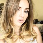 Suki Waterhouse pussy shows