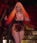 Nicki Minaj shamefull nip-slip and topless pics
