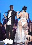 Nicki Minaj shamefull nip-slip and topless pics