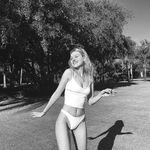 Nicola Peltz panties exposed