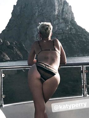 Katy Perry topless and sexy bikini ass