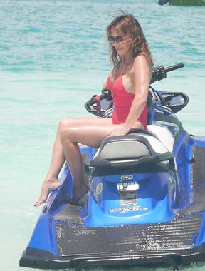 Lizzie Cundy looks incredible in Bikini at a Beach