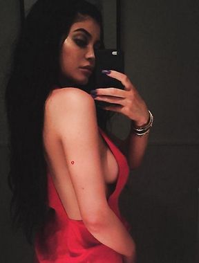 Kylie Jenner naked and sexy instagram pictures