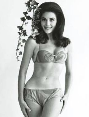 Linda Harrison shows irresistible nude boobs and sexy legs