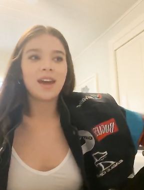 Hailee Steinfeld web cam