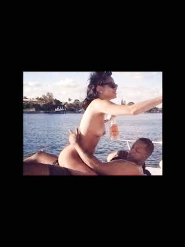 Rihanna shows pussy and naked butt
