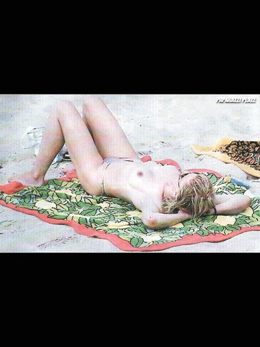 Courtney Love breathtaking nude photo gallery