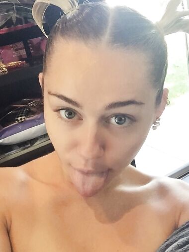 Miley Cyrus huge nude and sexy collection