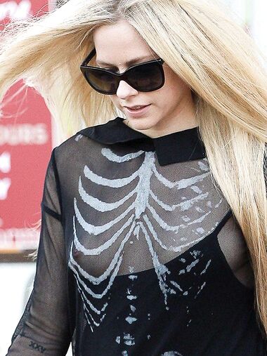 Avril Lavigne oops and upskirt pics