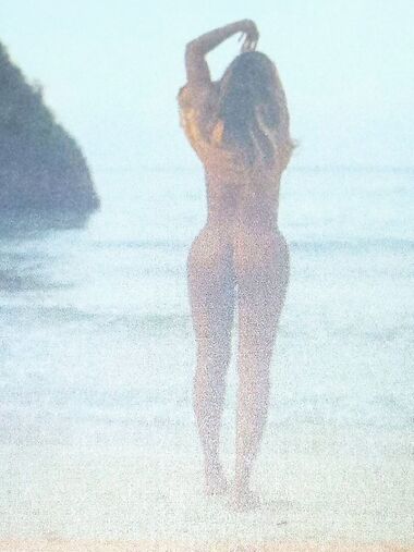 Beyonce Knowles nude and bare butt moments