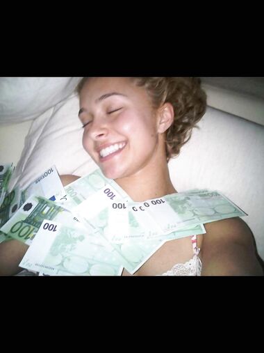 Hayden Panettiere delicious pussy exposed