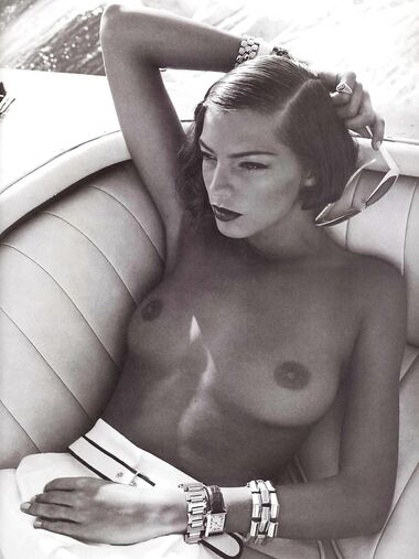 Daria Werbowy showing off naked body and vagina
