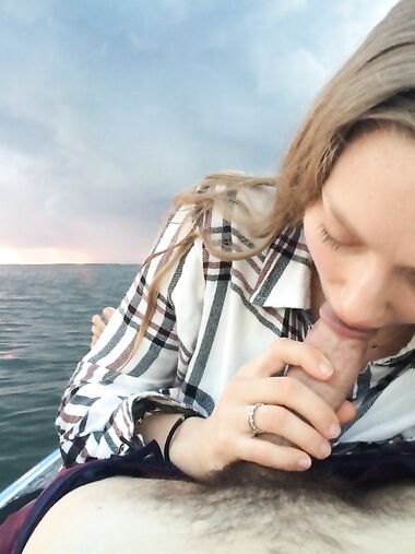 Amanda Seyfried blowjob and feet and nude pics