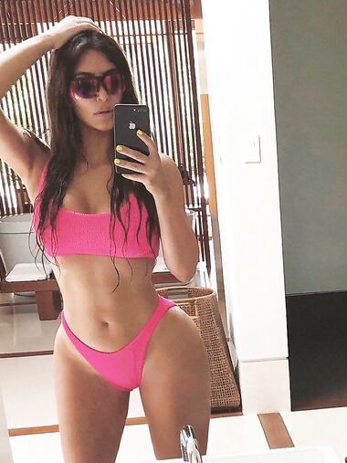Kim Kardashian butt and boobs exposed