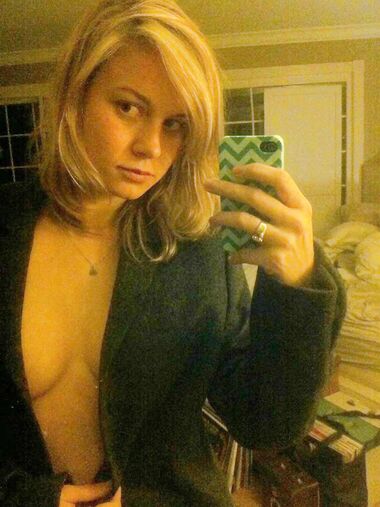 Brie Larson shows pussy and nude tits