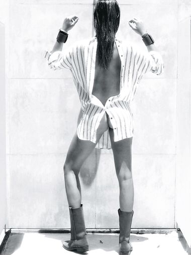 Hailey Clauson topless photo