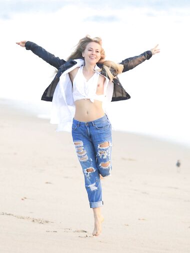 Ellen Alexander oops naked tits during Photoshoot