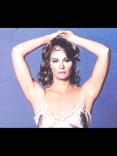 Cybill Shepherd goes sexy and some see thru pics