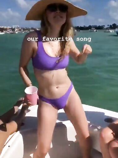 Dakota Fanning bikini