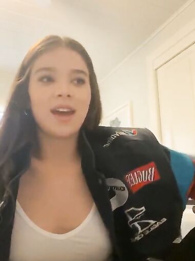 Hailee Steinfeld web cam