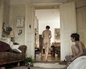 Julia Koschitz, Lena Lauzemis, Anna Julia Kapfelsperger – Unsichtbare Jahre (2015)