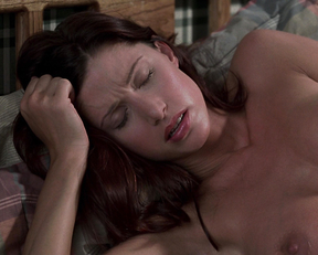 Shannon Elizabeth nude – American Pie (1999)