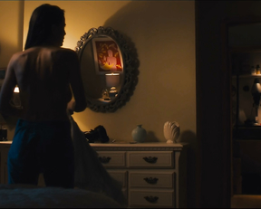 Carla Gugino, Elena Anaya - Jett s01e03 (2019)