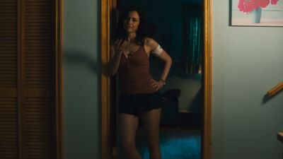 Carla Gugino, Elena Anaya - Jett s01e03 (2019)